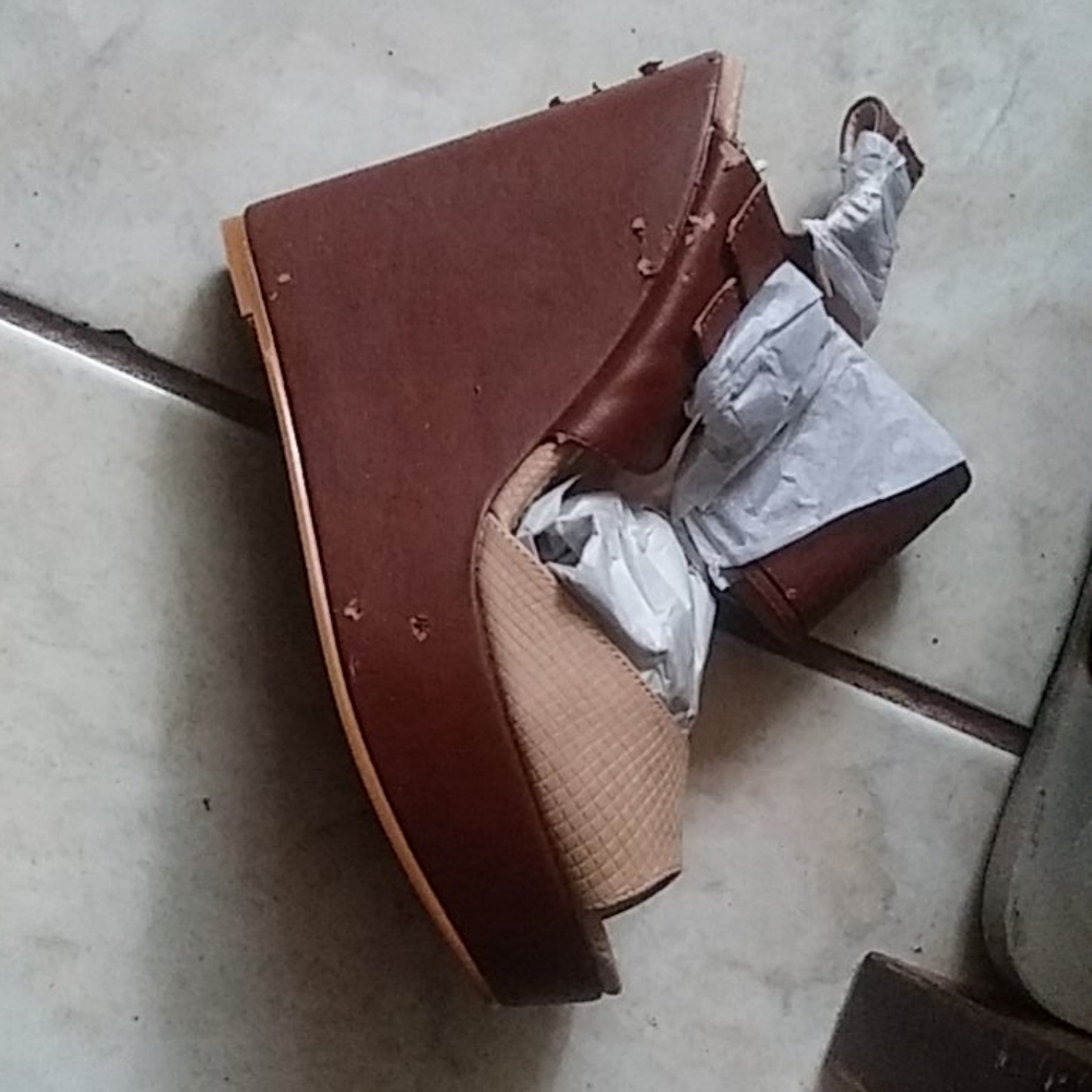 Tan/beige Women wedges